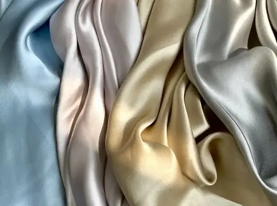 Що саме таке ацетатна тканина, яка захоплює Інтернет?